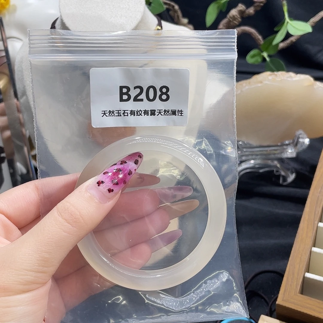 刘***乖玛瑙/玉髓未镶嵌手镯