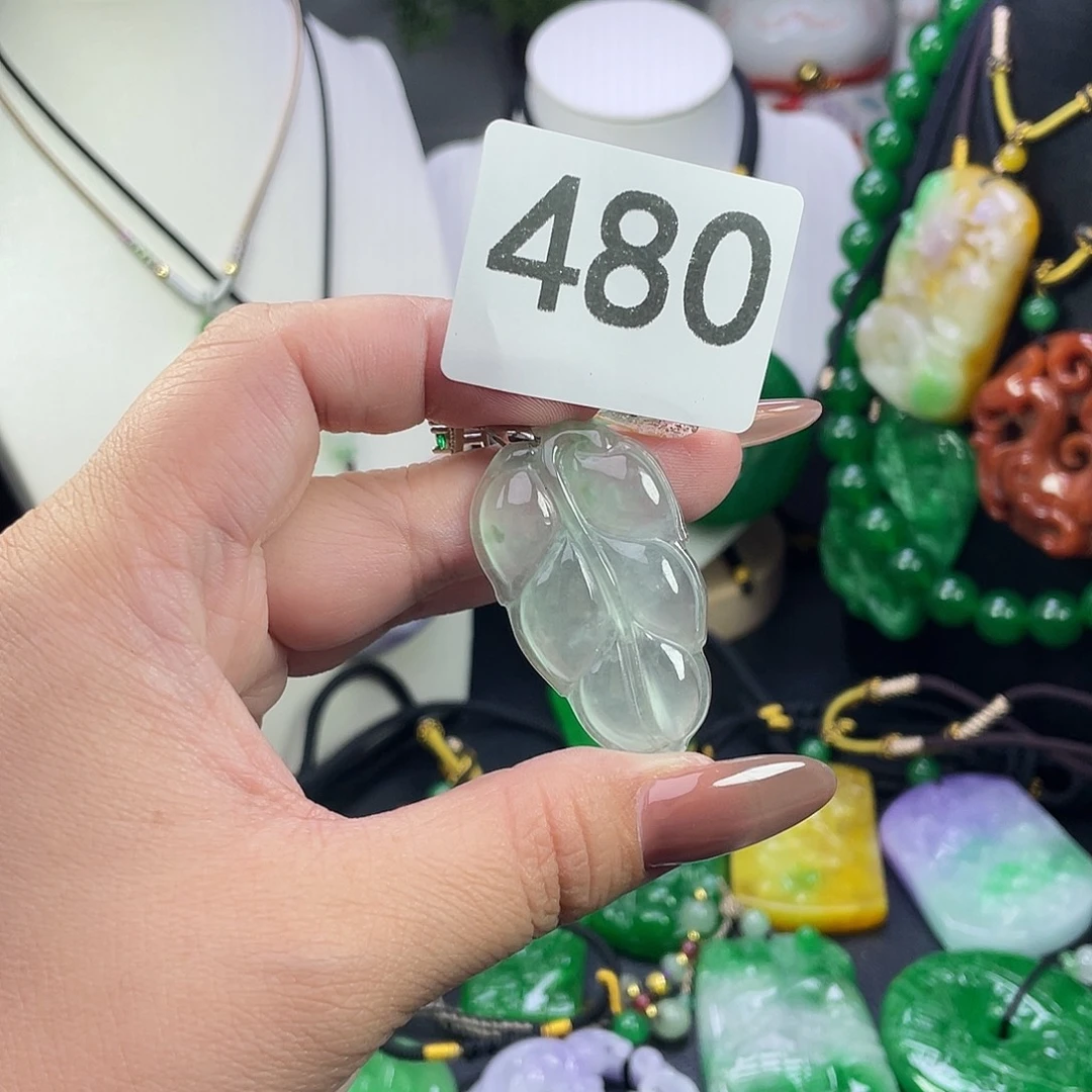 翡翠未镶嵌吊坠(赠链)