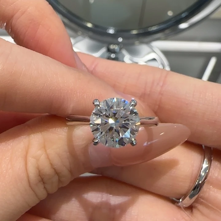 铂Pt950镶嵌实验室培育钻石2卡经典四爪