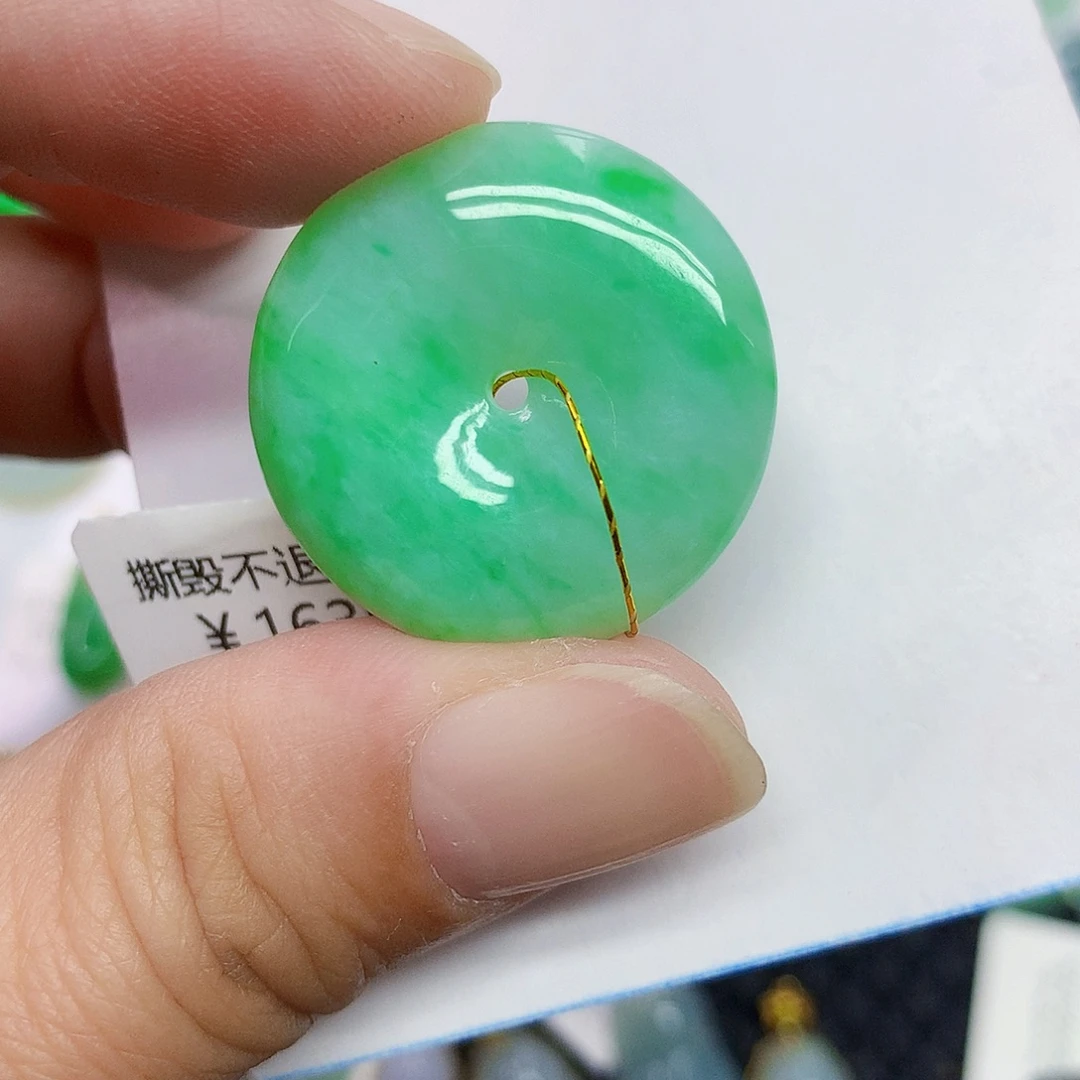 颈饰18K金镶嵌翡翠平安扣