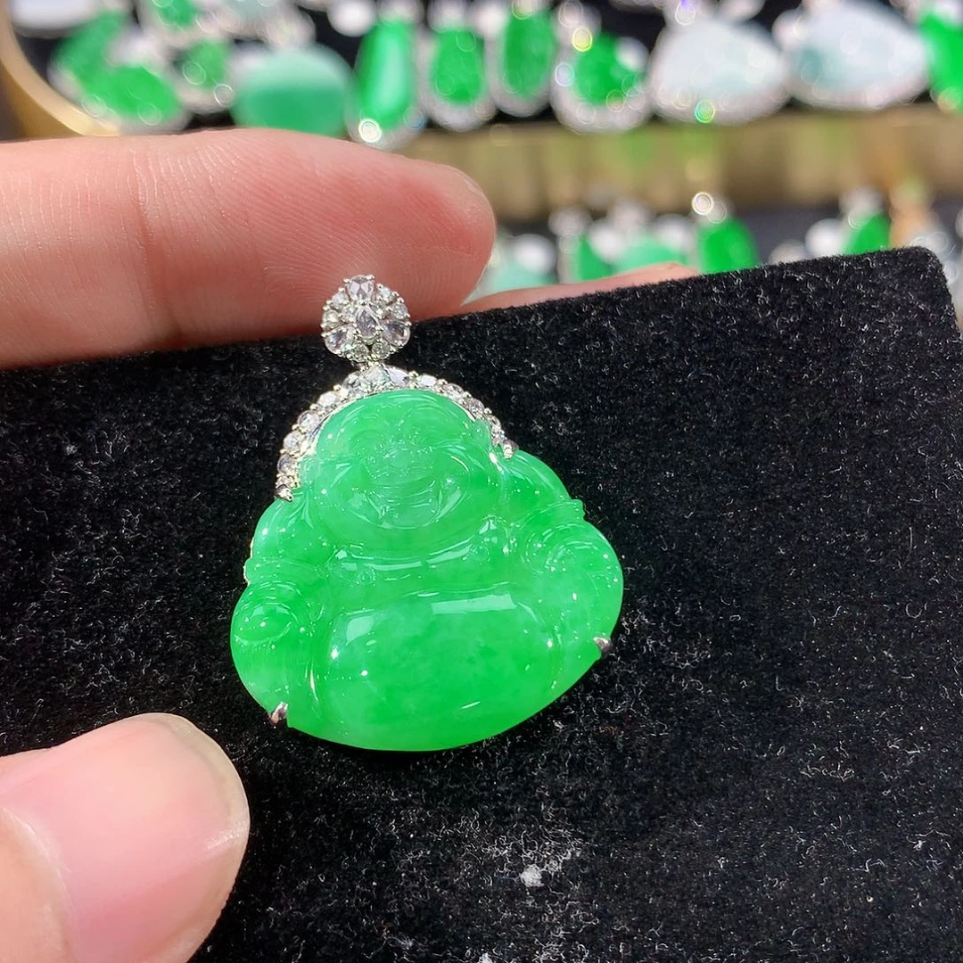 翡翠18K金镶嵌颈饰