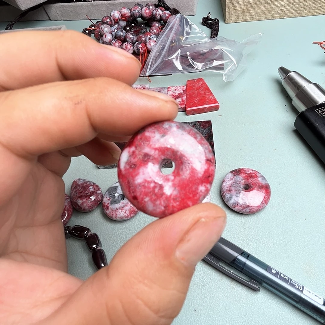 天然朱砂辰石吊坠