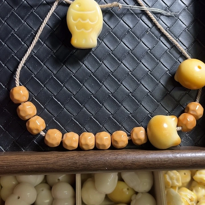 黑***心木猴头雕刻件穿配