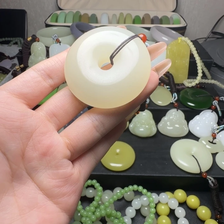 新疆老料蜂蜜水平安扣吊坠