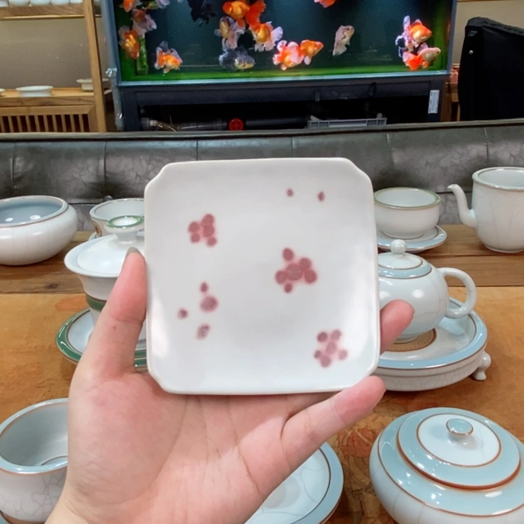 朱砂胎月白点彩四方杯垫 开片