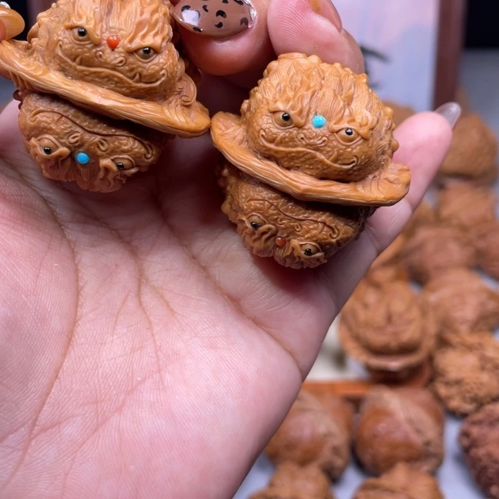 蛤蟆头雕刻的金蟾