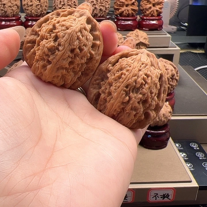 文玩核桃吊坠40 南疆石 j-020