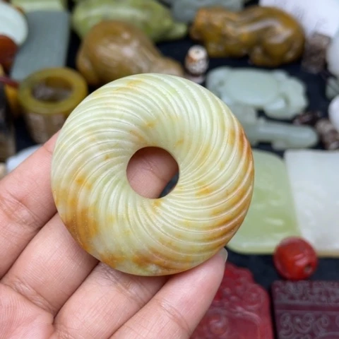 蛇纹石玉未镶嵌颈饰27