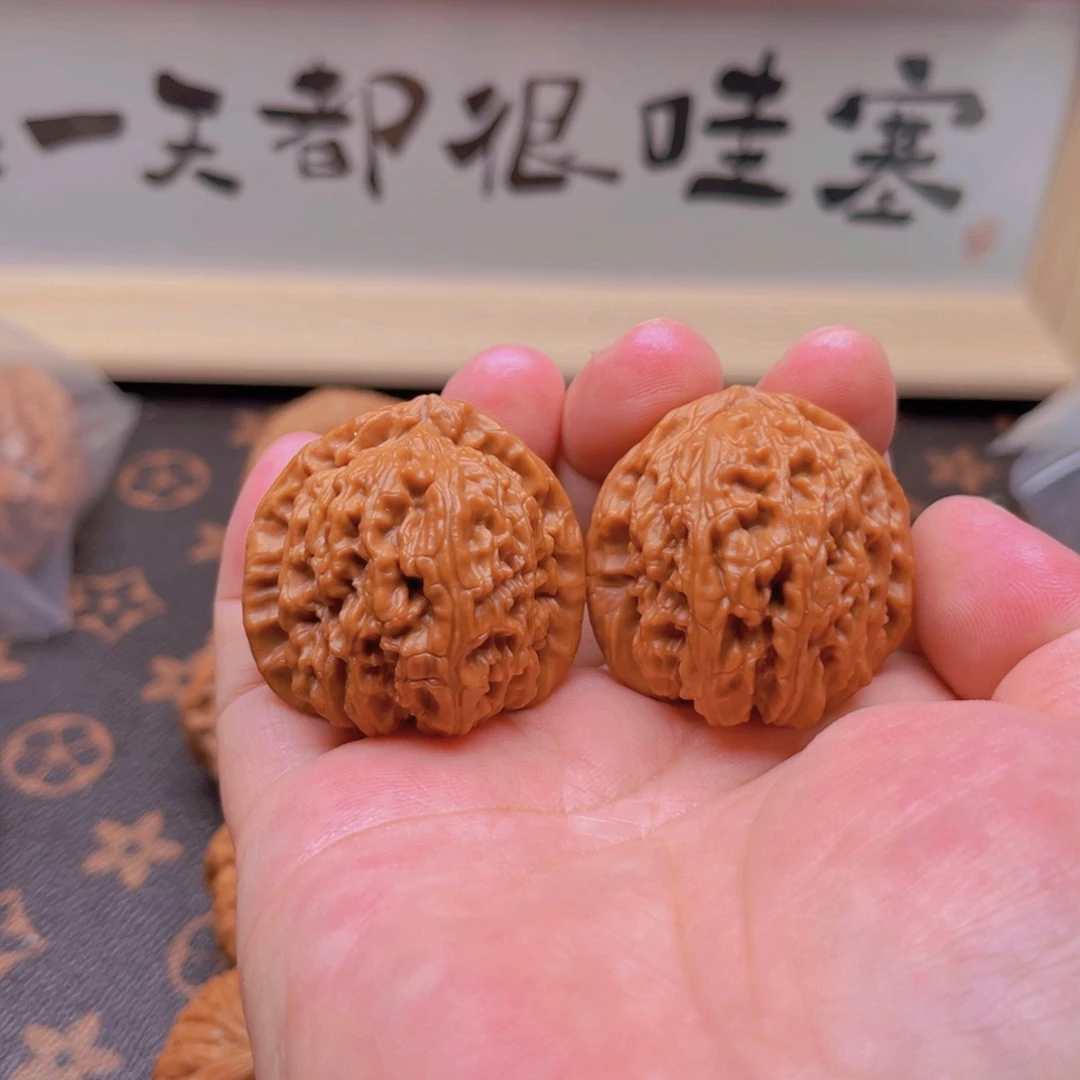 恒***瑞文玩核桃把件三角白