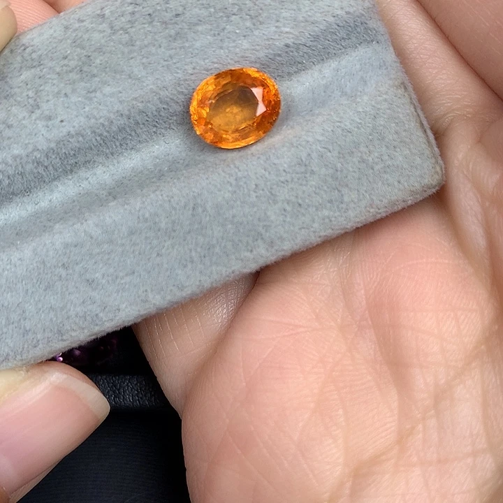 石榴石未镶嵌裸石2.85ct芬达石