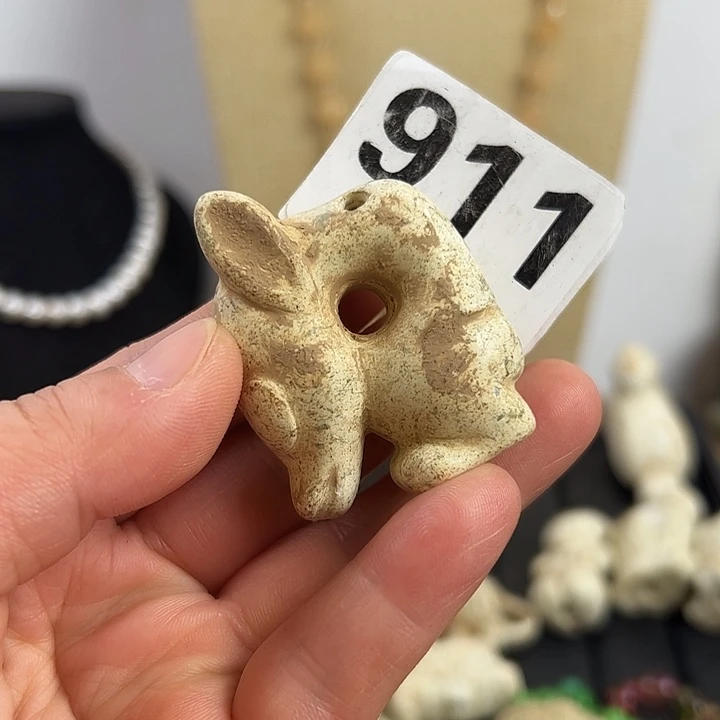 蛇纹石玉未镶嵌颈饰翔**舍