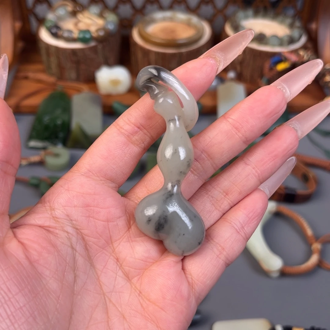 白***猪和田玉（糖玉）未镶嵌颈饰