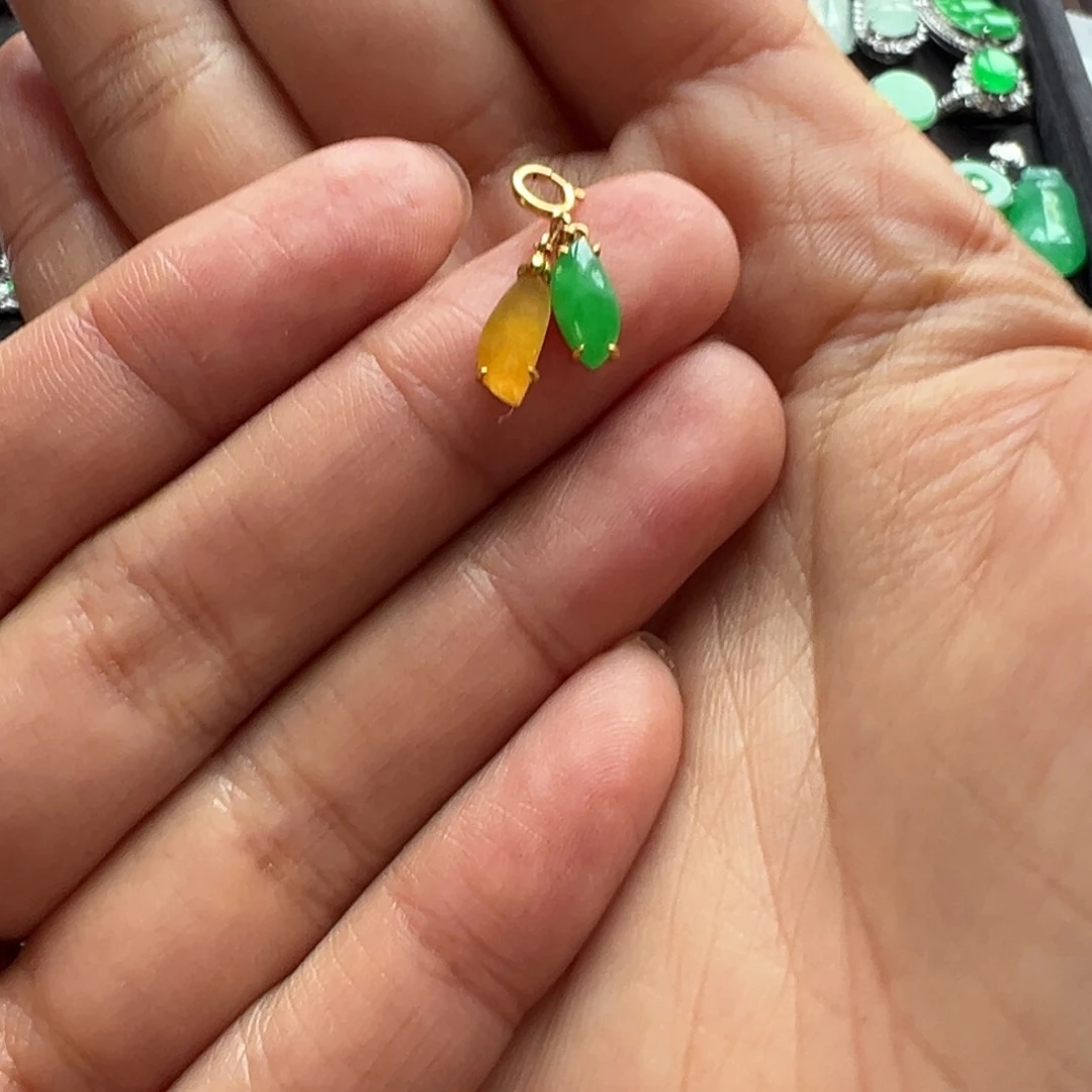 翡翠颈饰18K金镶嵌菲翡翠