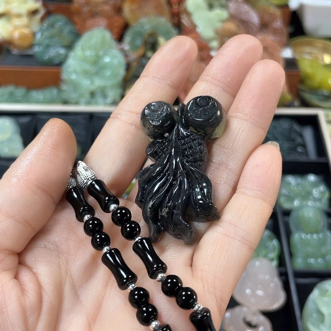 蛇纹石玉颈饰未镶嵌