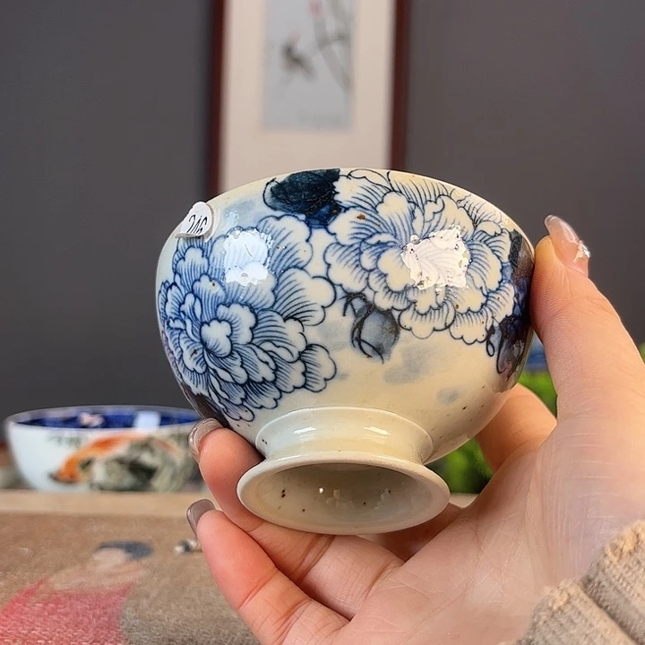 摆件景德镇陶瓷茶杯里