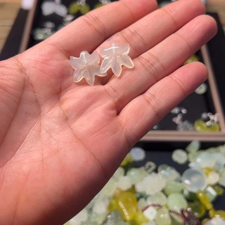 ****啦岫玉银S925镶嵌耳钉