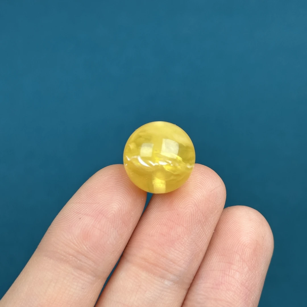 A8013天然原矿蜜蜡 鸡油黄圆珠【微微瑕】14.5mm支持复检假一罚十