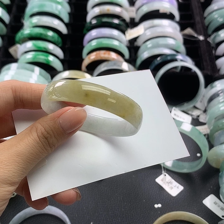 翡翠手镯未镶嵌公主