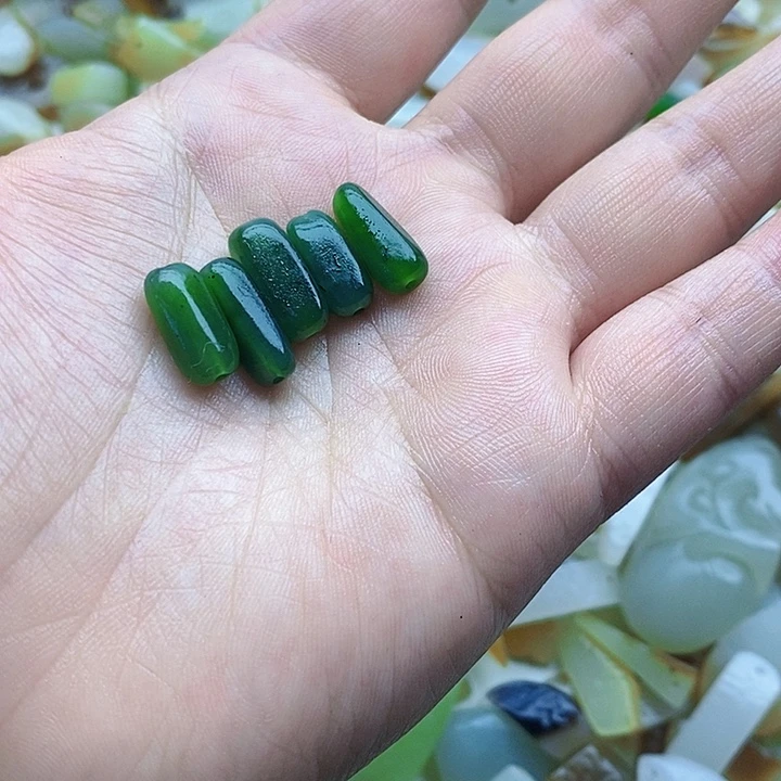 麦***多和田玉未镶嵌珠宝半成品