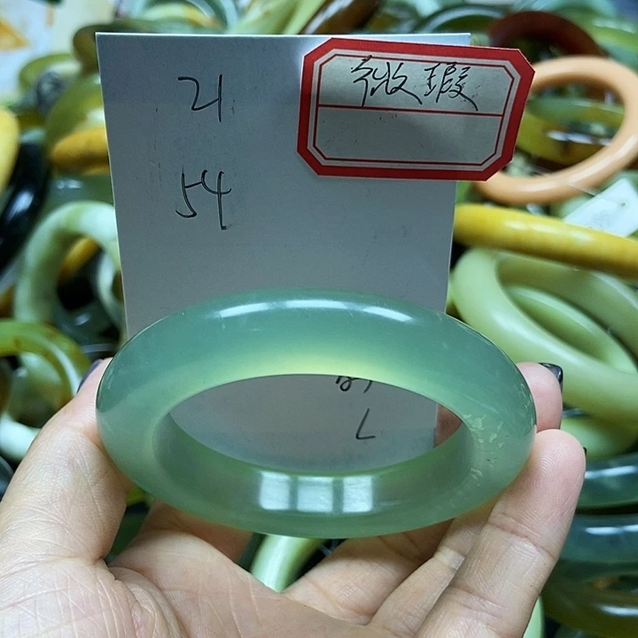 未镶嵌手镯透闪石质玉