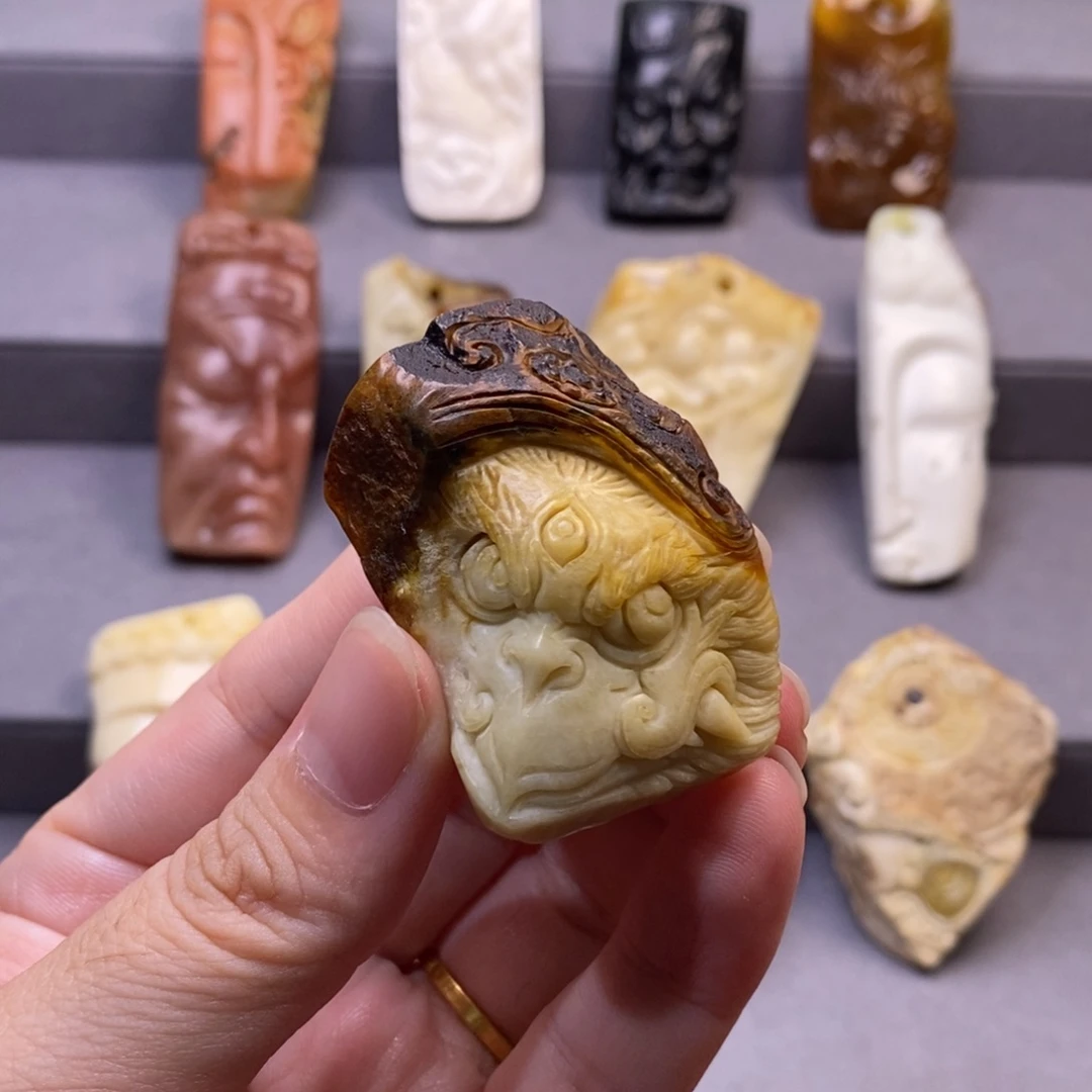 虾***米岫玉未镶嵌颈饰挂件