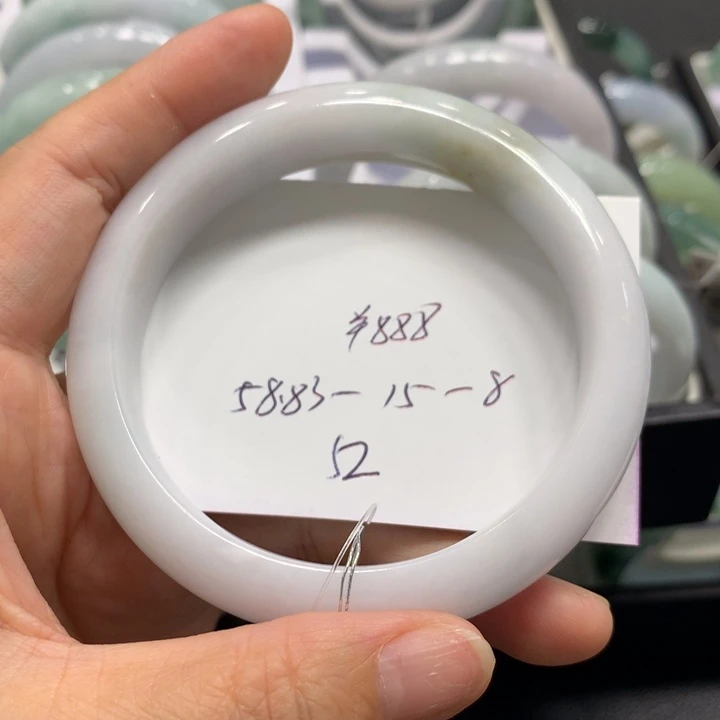 翡翠未镶嵌手镯52