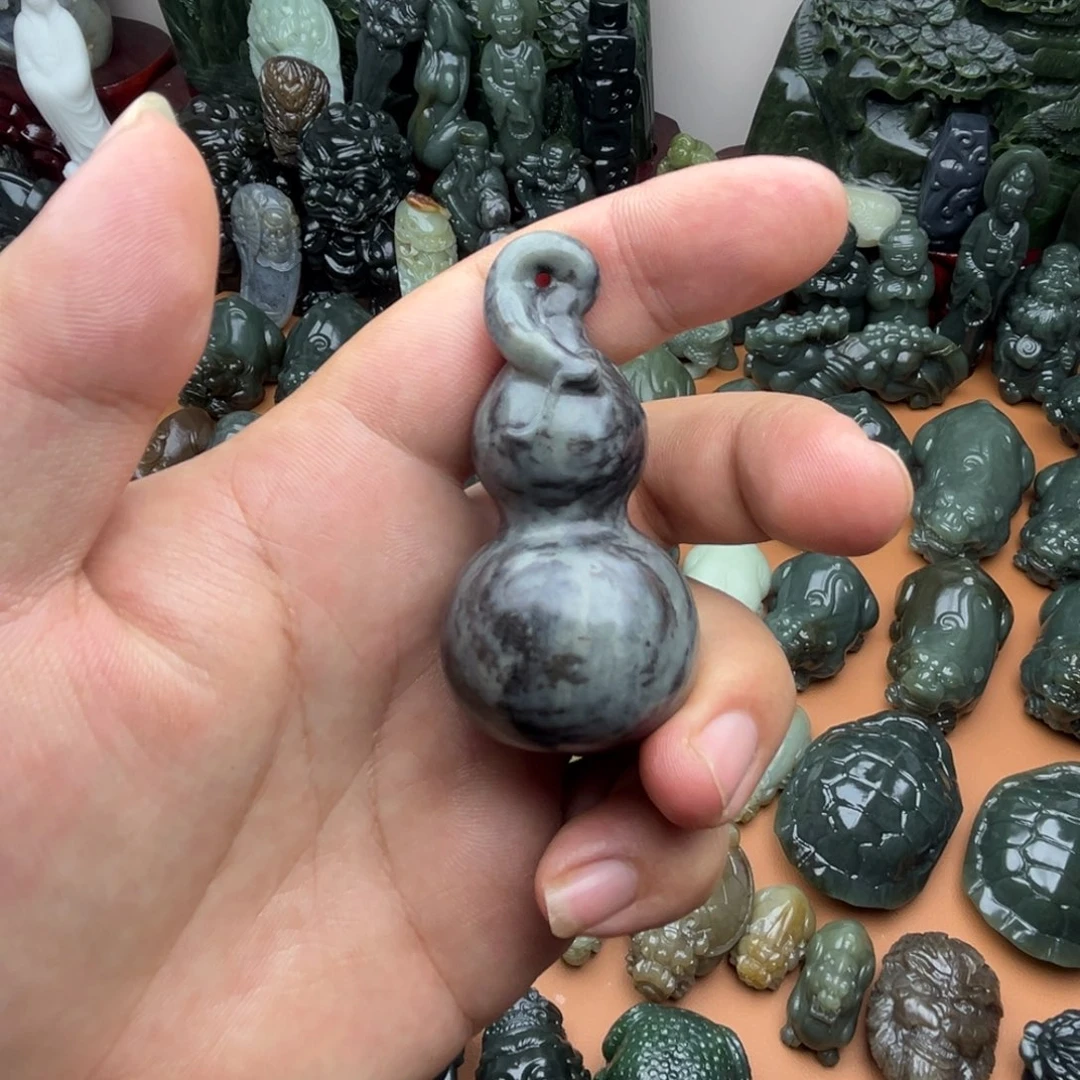 和田玉未镶嵌把件