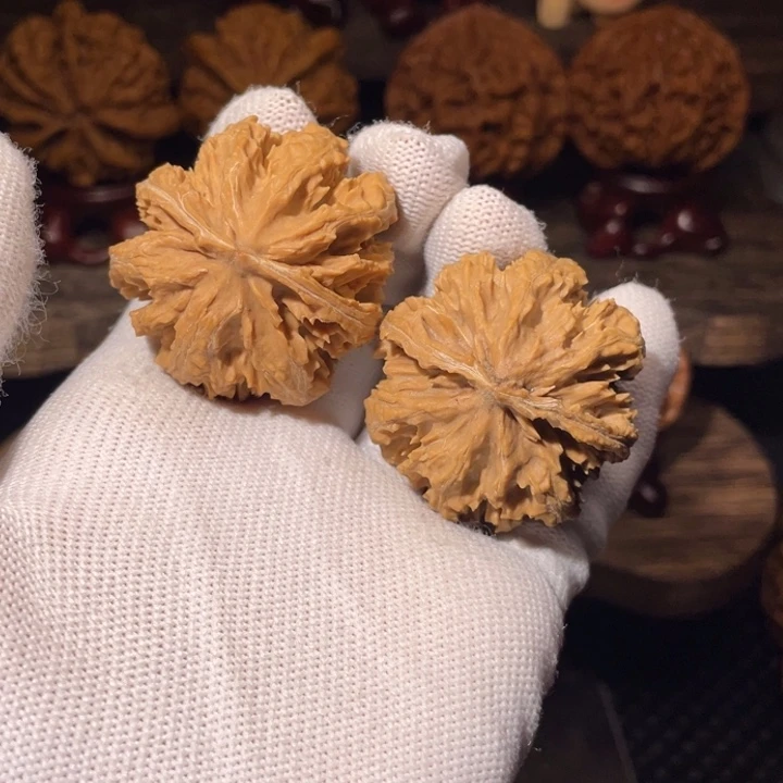 虹***曚文玩核桃吊坠秦岭粗筋灯笼38