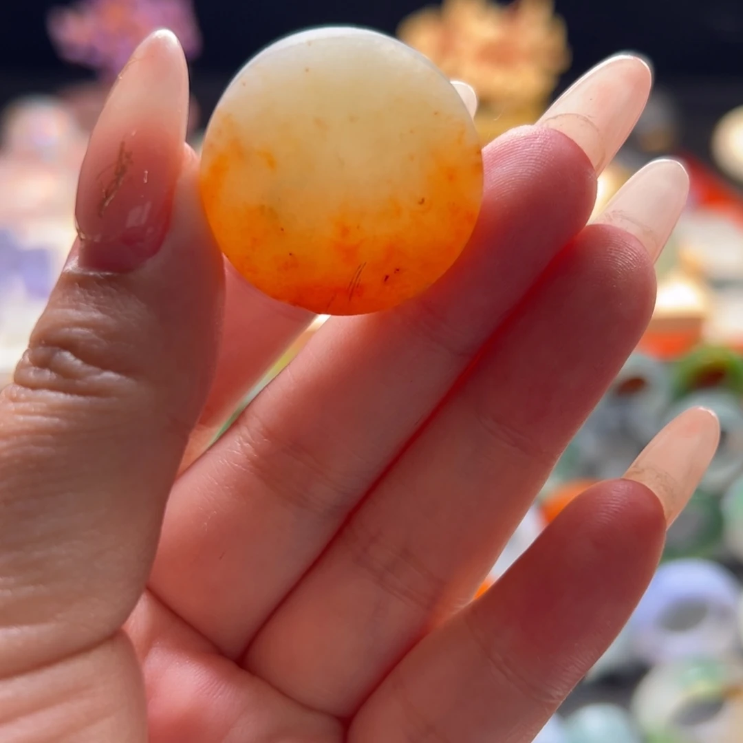 荒***芜定制翡翠未镶嵌圆牌有裂雕刻