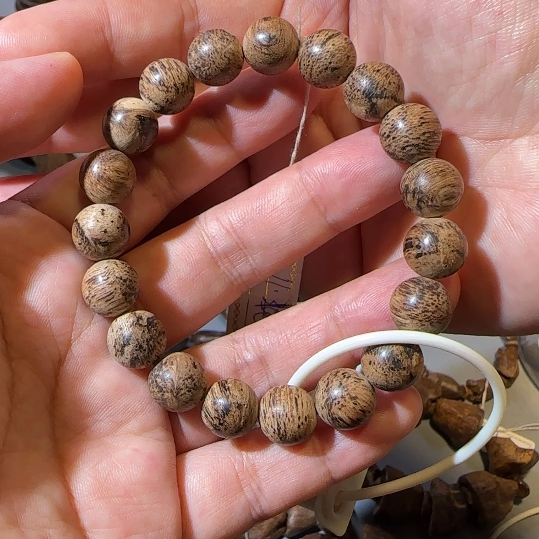 潜***者沉香手串芽庄土沉蚂蚁腿1.1*11克