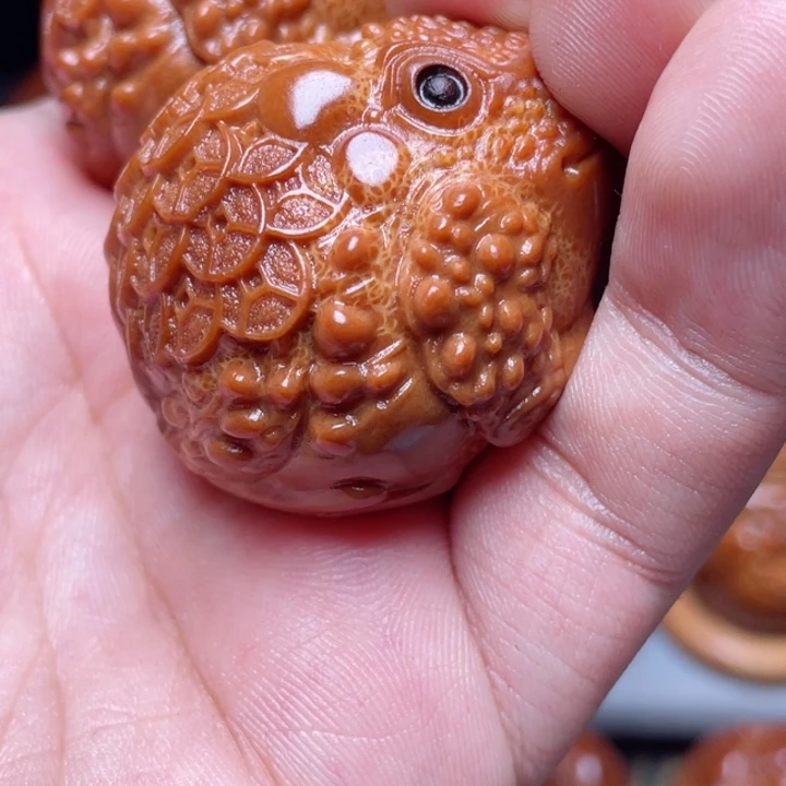 把件橄榄核金蟾手球3.7