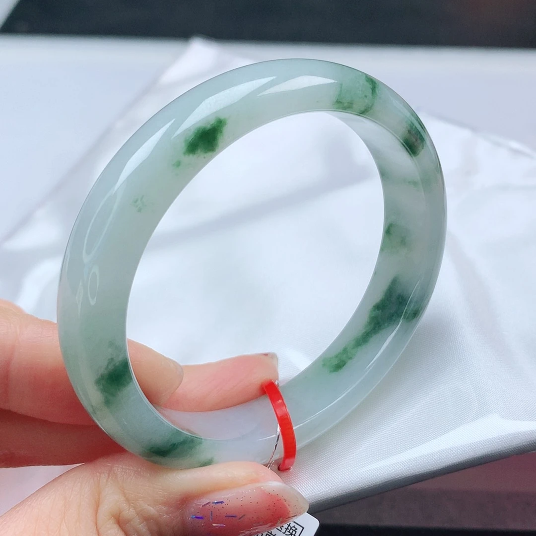翡翠手镯（贵妃镯）未镶嵌54圈