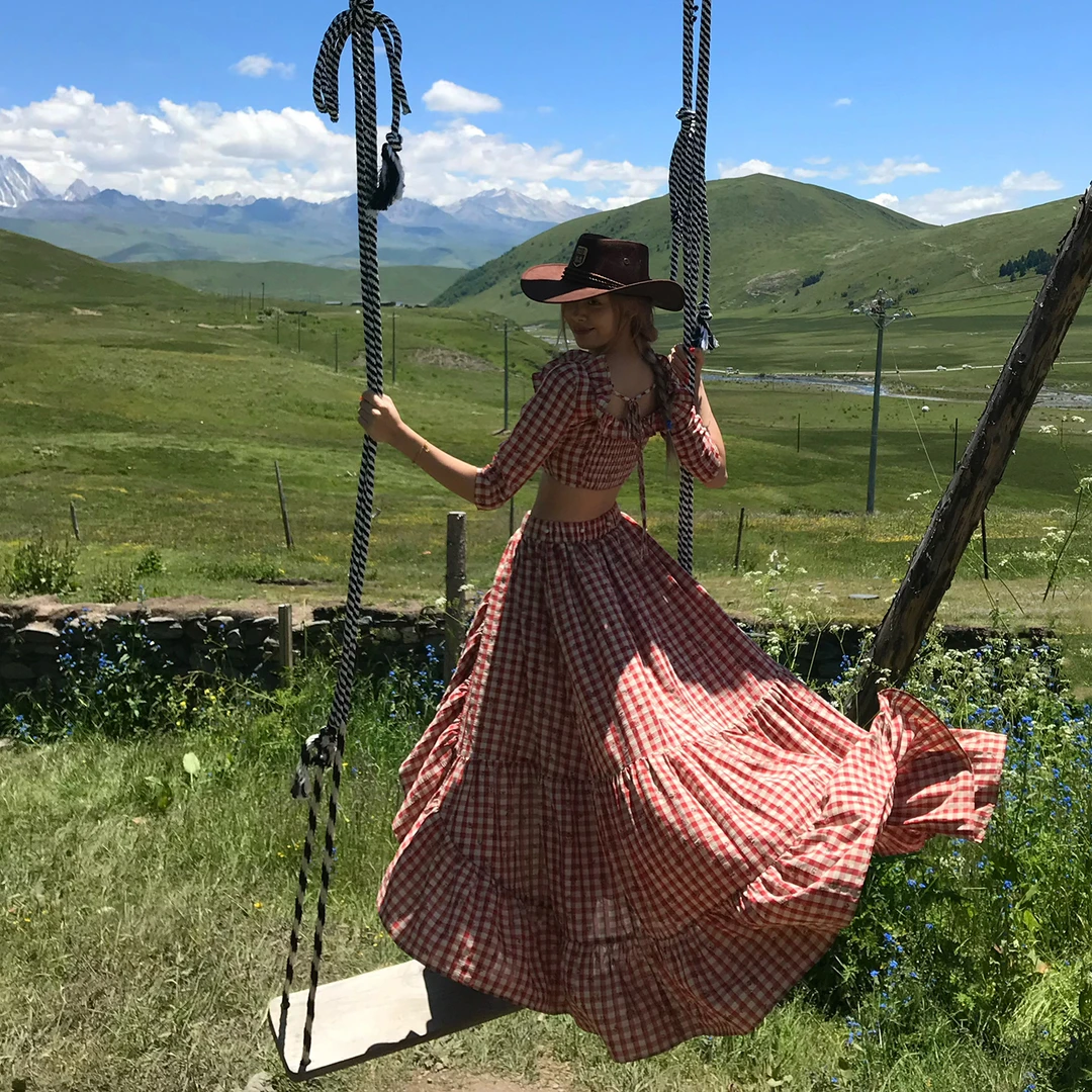 8uioio 戴莉尔玫瑰园 红色格子上衣套装女2025夏季新款半裙两件套