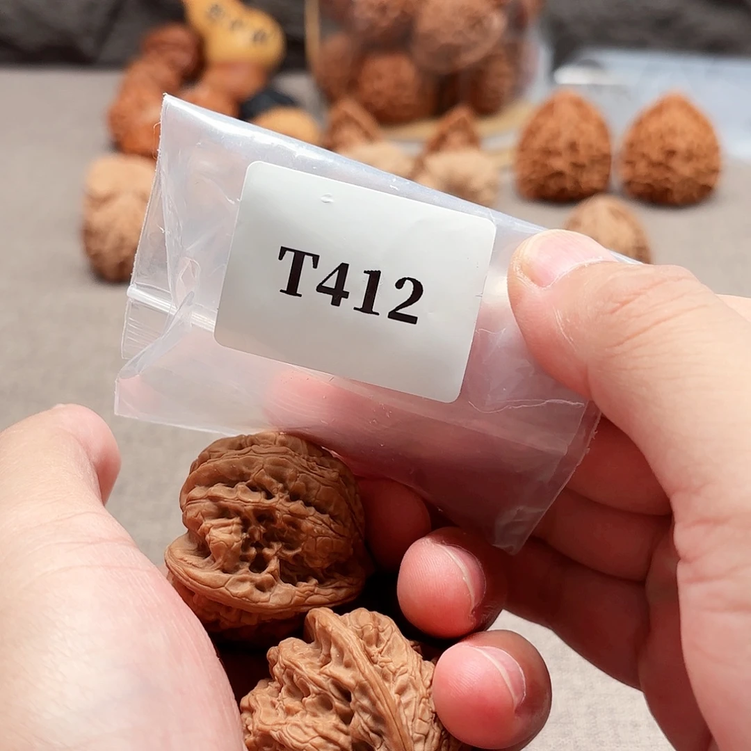 繁***财把件文玩核桃龙洞峪T412