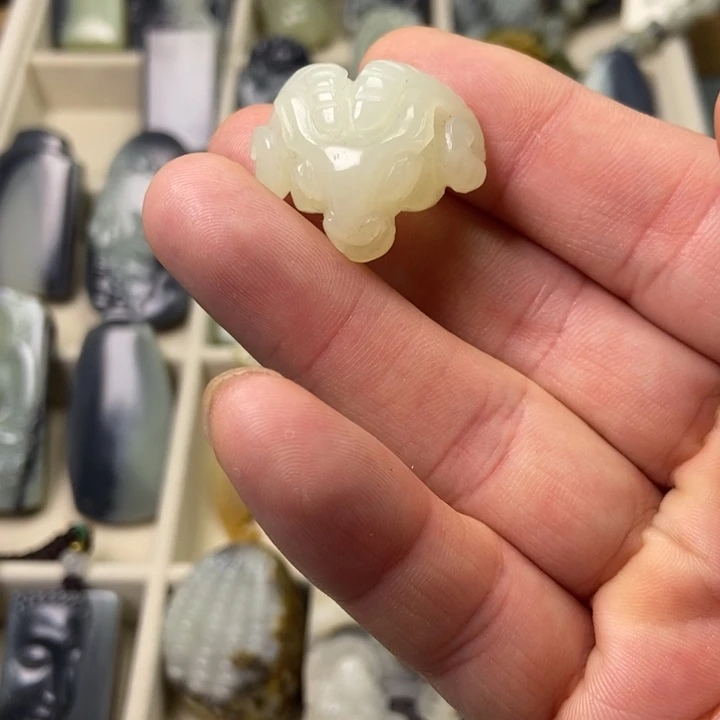 人***戏颈饰未镶嵌和田玉