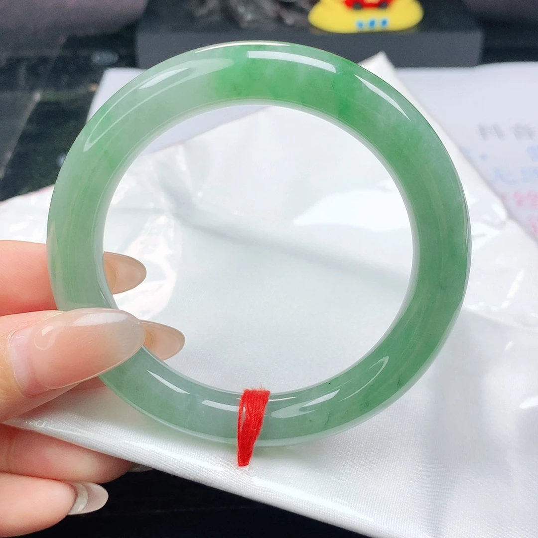 未镶嵌手镯（圆镯）翡翠