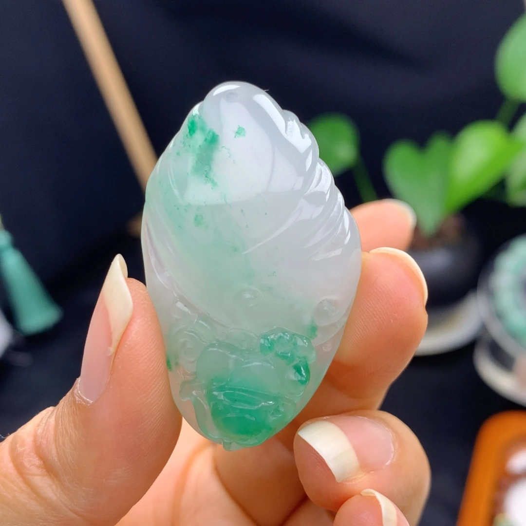 颈饰未镶嵌石英质玉