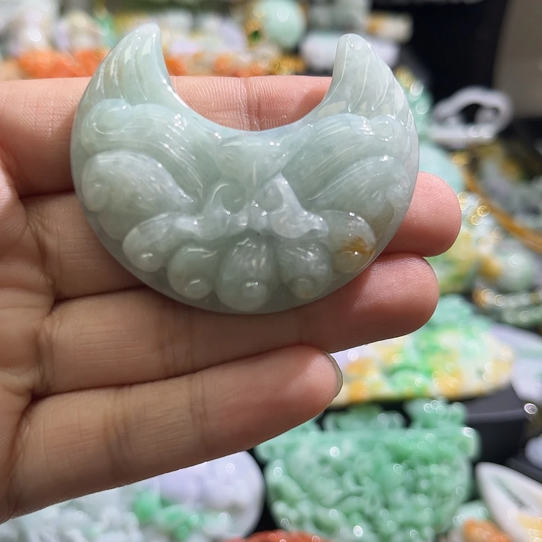 翡翠未镶嵌颈饰待编织