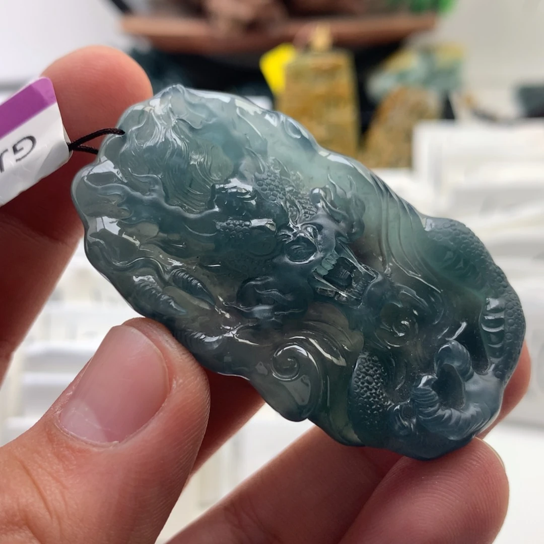 颈饰未镶嵌翡翠龙牌