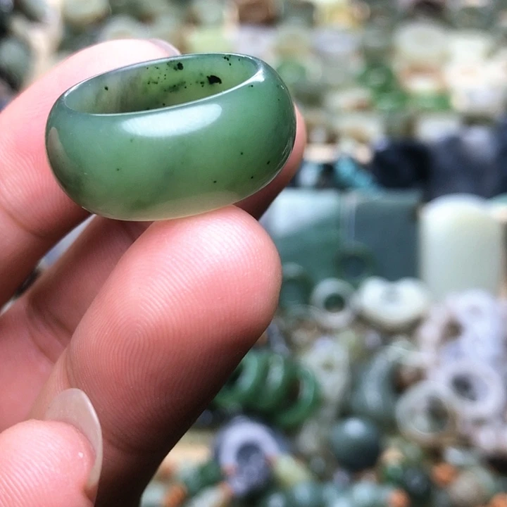 和田玉颈饰未镶嵌小*主