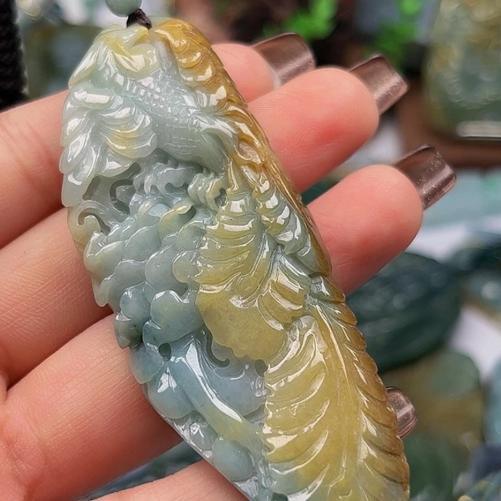 翡翠未镶嵌颈饰挂件