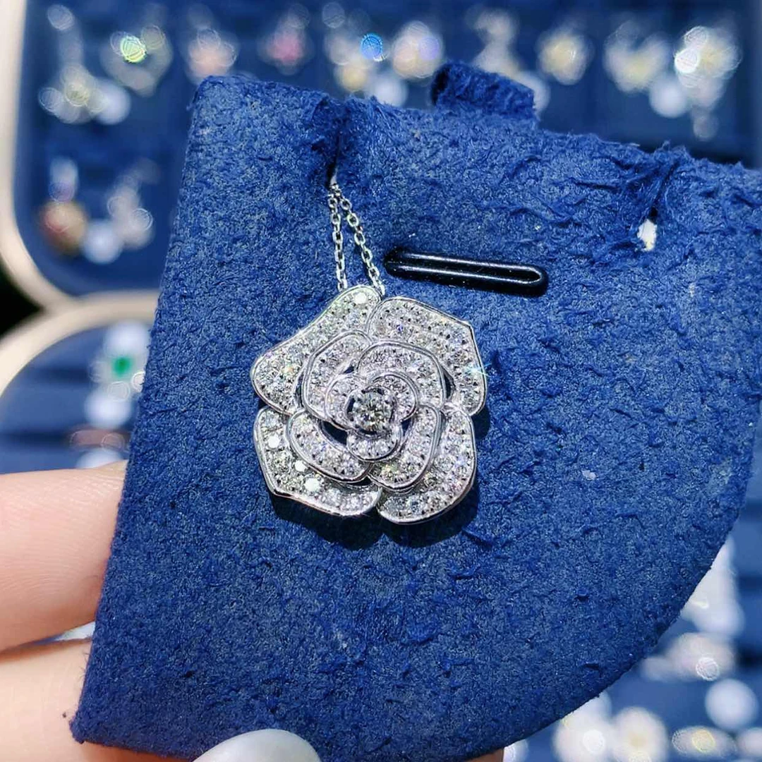 【闪购商品】颈饰铂Pt900镶嵌钻石1克拉山茶花项链