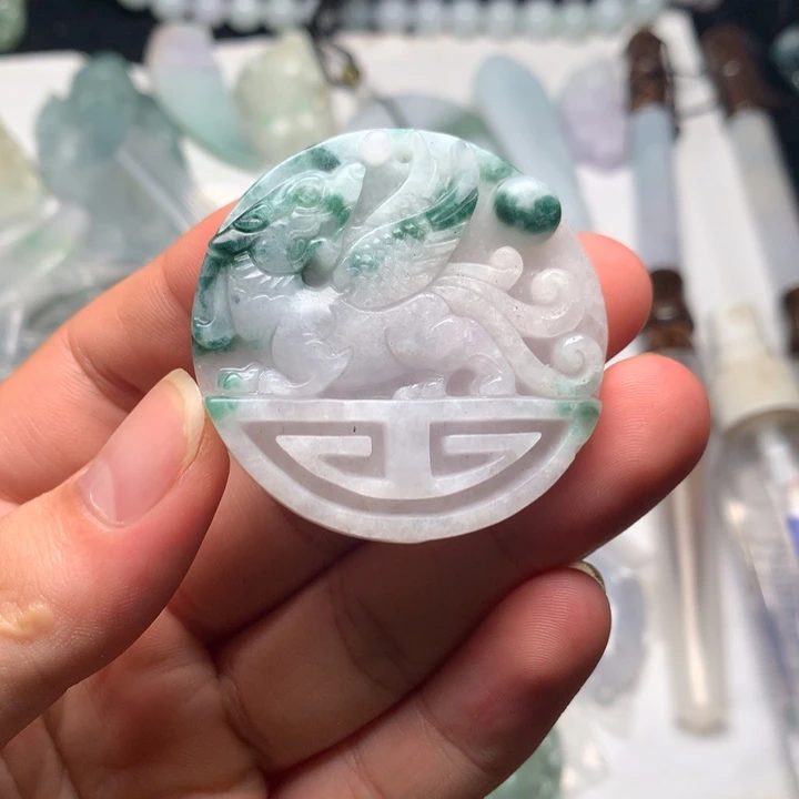 翡翠未镶嵌颈饰麒麟19