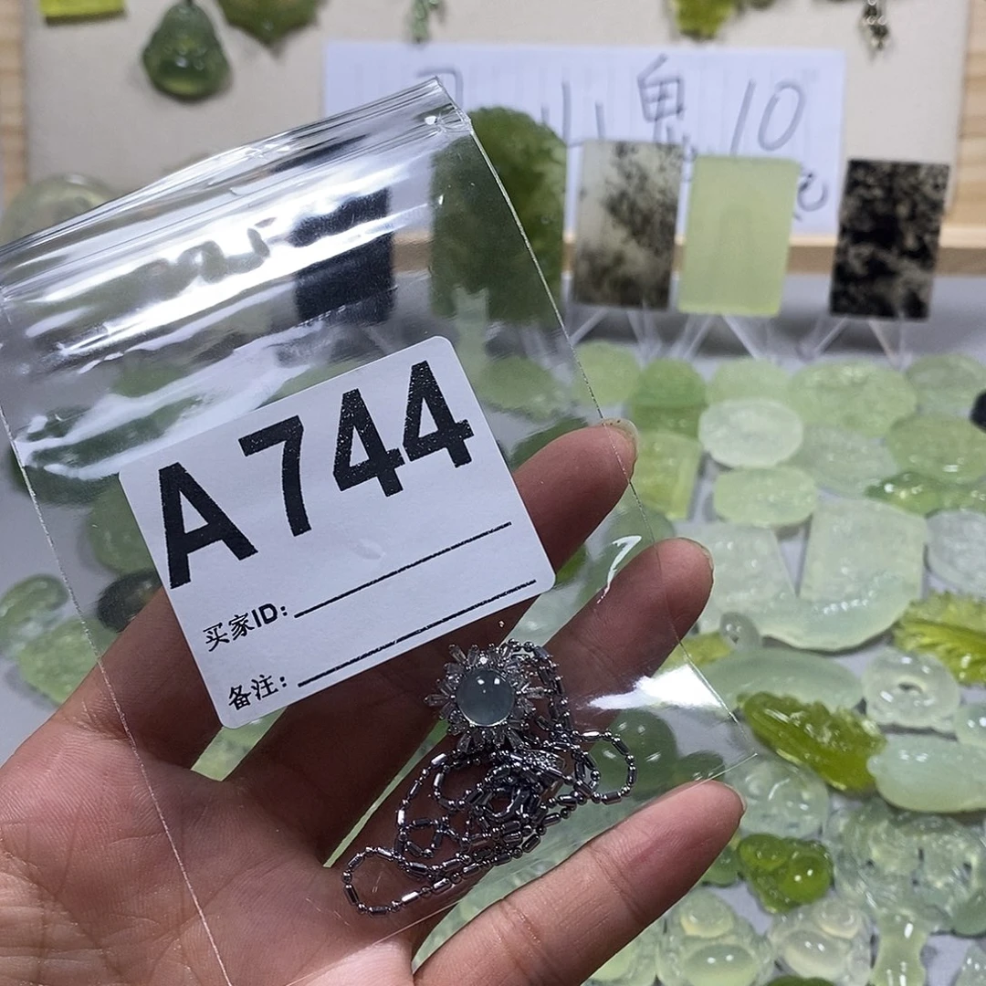 好***.岫玉未镶嵌颈饰精美礼品