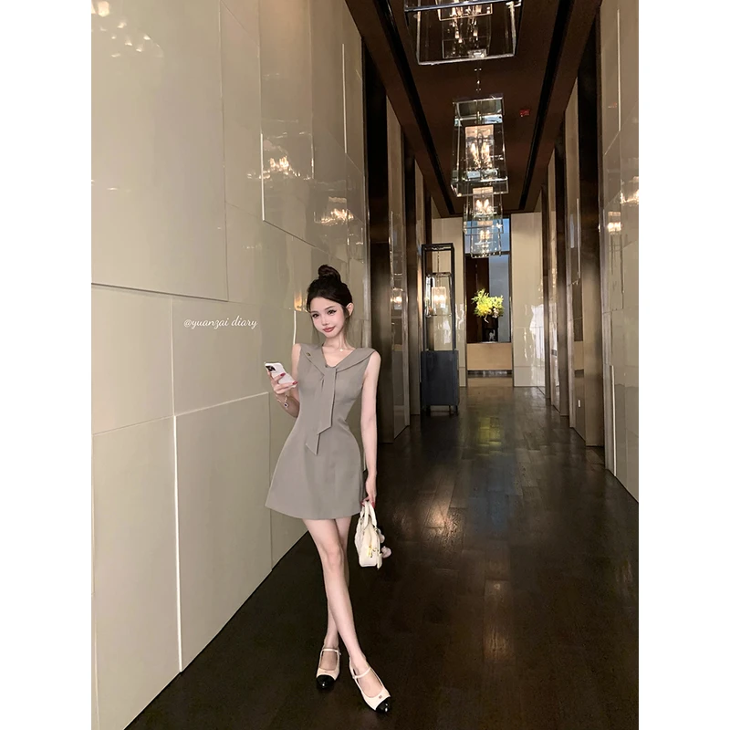 气质减龄海军领A字短裙女夏季灰色学院风系带收腰无袖背心连衣裙