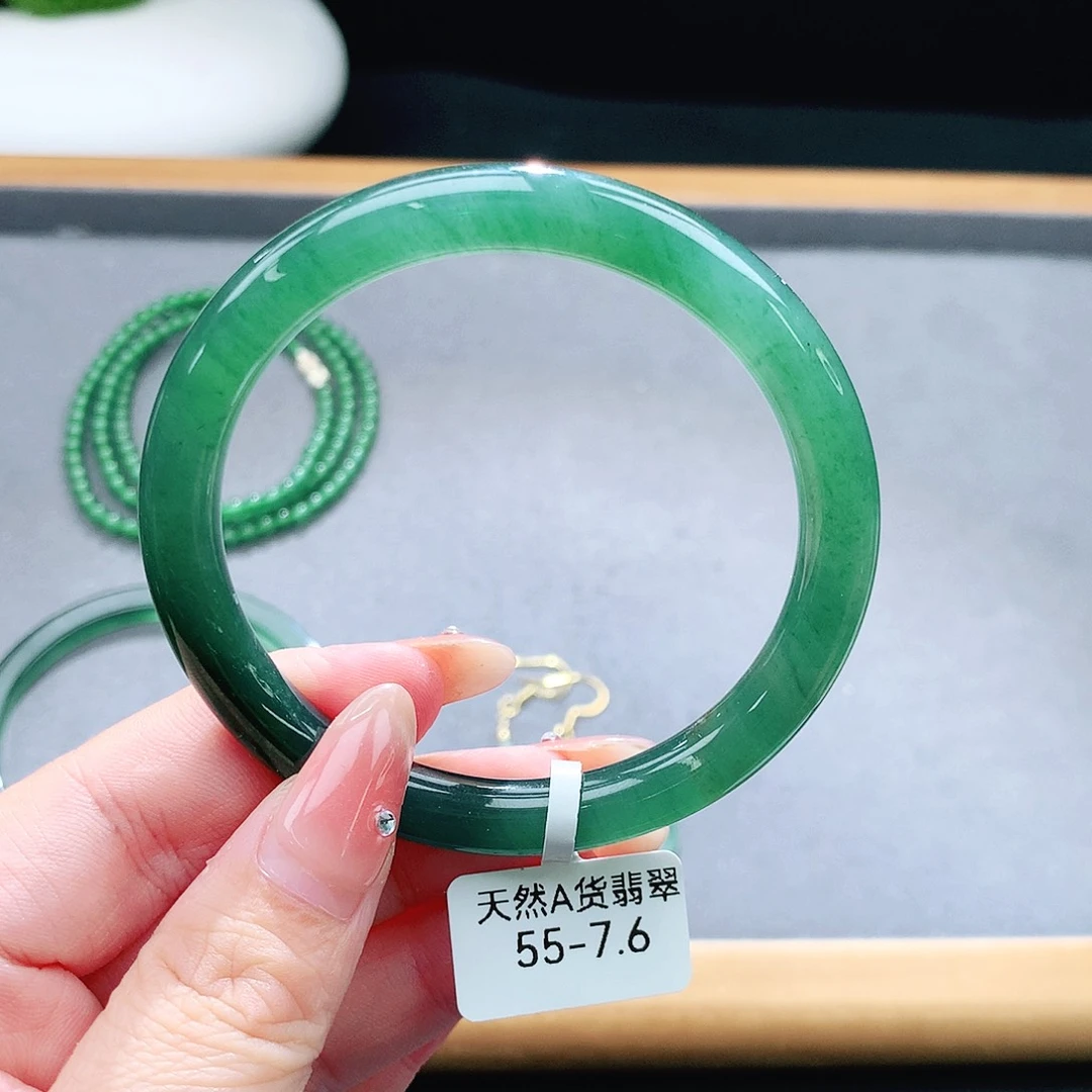 未镶嵌手镯（圆镯）翡翠
