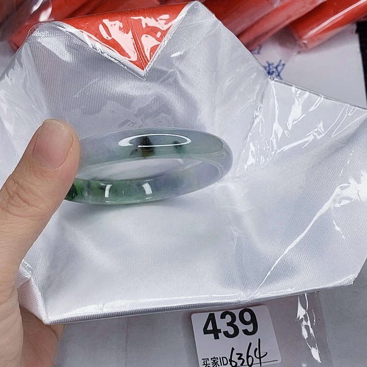 翡翠未镶嵌手镯一图一物实物为准（微瑕处理）