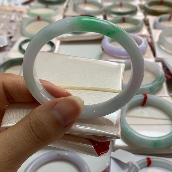 翡翠未镶嵌手镯贵妃55.8