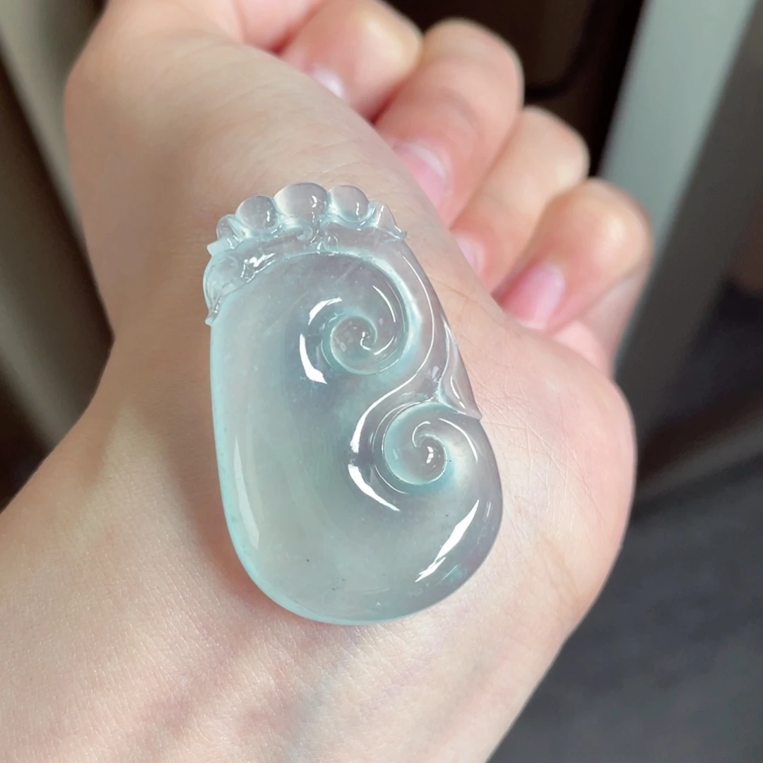 翡翠颈饰未镶嵌如意