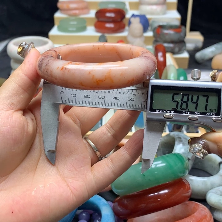 未镶嵌手镯石英质玉